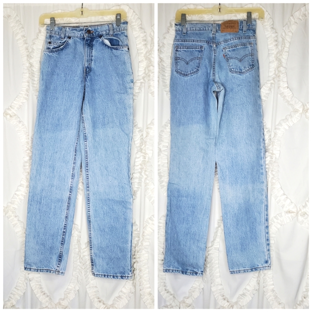 Vintage • Levi’s • 550 Orange Tab Student Fit Jeans • Light Wash • Size 26x30